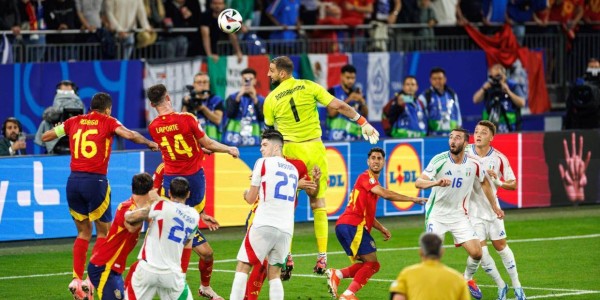 周四003意大利杯：拉齐奥VSAC米兰，意甲豪门德比！意杯生死战一触即发