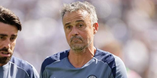 欧冠冠军巴黎陷主场溃败泥潭，1-3不敌摩纳哥，失误频发信心大受打击